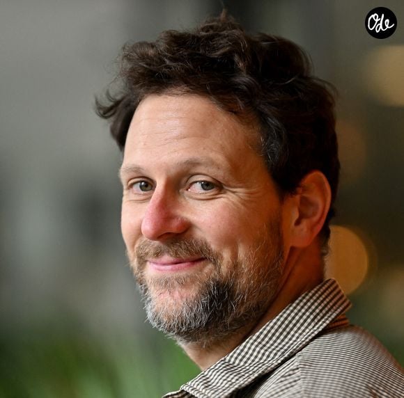 En commentaires, on lit une pluie de coeurs et de félicitations pour cette nouvelle arrivée. 

On voit ici Pierre Rochefort poser au Village lors du tournoi de Roland-Garros, à Paris, en France. Photo : ABACAPRESS.COM