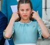 La princesse Charlotte de Galles s’est démarquée avec un détail particulièrement symbolique sur sa tenue : une broche en diamants en forme de fer à cheval offerte par sa grand-mère.
La princesse Charlotte de Galles - Les membres de la famille royale britannique au balcon de Buckingham Palace lors de la cérémonie Trooping the Colour à Londres, le 14 juin 2025. Affecté par le crash du Boeing 787 Dreamliner à Ahmedabad du 12 juin, le souverain et les officiels porteront un brassard noir en hommage aux plus de 270 victimes. Bon nombre d'elles étaient des ressortissants britanniques.
© Backgrid / Bestimage