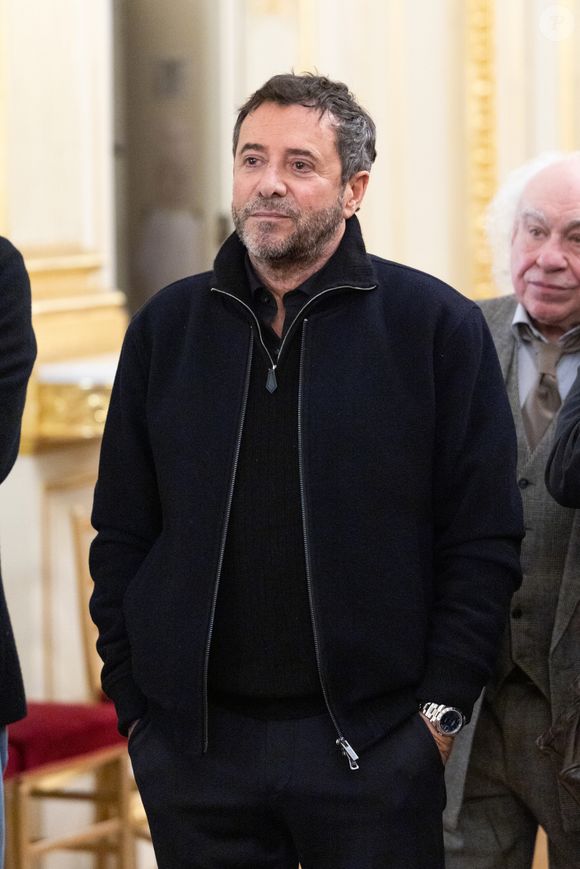"J'en ai une dizaine, c'est magnifique."

Bernard Montiel - Rachida Dati remet à Chantal Ladesou les insignes de Chevalier de la Légion d'Honneur au ministère de la Culture à Paris le 2 février 2026.
© Cyril Moreau / Bestimage