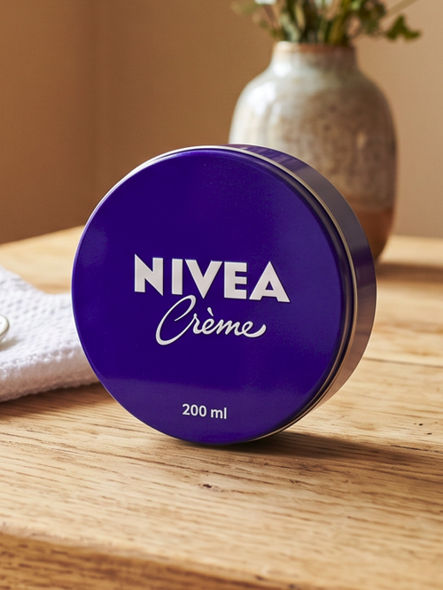 La crème Nivea bleue ne sert pas qu’à hydrater la peau : 5 utilisations méconnues de la célèbre boîte