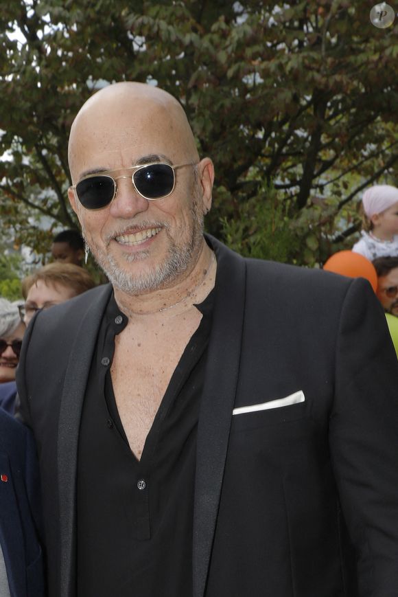 A Colmar, ce mardi 29 juillet 2025, "c’est ma dernière date, et on part à la retraite. Il faut savoir passer à autre chose (...) Les nouvelles chansons passent, puis les anciens titres reviennent. Je ne me vois pas refaire toujours la même tournée avec les mêmes chansons."

Exclusif - Pascal Obispo - Inauguration de la place Line Renaud a Rueil-Malmaison le 22 juin 2024. © Jlppa / Bestimage