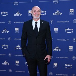 Il s'agit de Frank Leboeuf.

Photocall de la 32ème cérémonie des "Trophées UNFP du football" au Pavillon d'Armenonville à Paris, le 13 mai 2024.