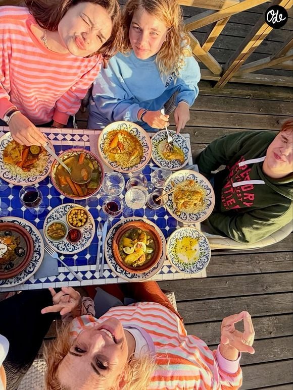Au programme : grande tablée, apéro, barbecue, pétanque et lâcher-prise.

L'heure des vacances a sonné pour Élodie Gossuin, son mari Bertrand et leur quatre enfants