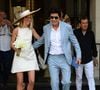 Une noce qui faisait craindre des perturbations
Les jeunes mariés, Jean-Luc Lahaye et sa femme Paola (Lahaye-Aubin) à la sortie de la mairie du 18ème arrondissement de Paris - J.L.Lahaye s'est marié en secondes noces avec sa compagne P.Aubin à la mairie du 18ème arrondissement de Paris, le 2 juillet 2025. © Agence / Bestimage