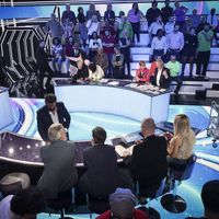 Mais au fait, pourquoi la chaîne C8 va t-elle disparaître ?