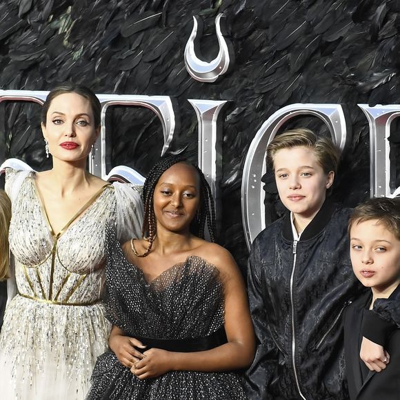 Vivienne Jolie-Pitt, Angelina Jolie, Zahara Jolie-Pitt, Shiloh Jolie-Pitt et Knox Leon Jolie-Pitt assistent à la première de "Maléfique : Le Pouvoir du Mal" à Londres, le 9 octobre 2019. BestImage