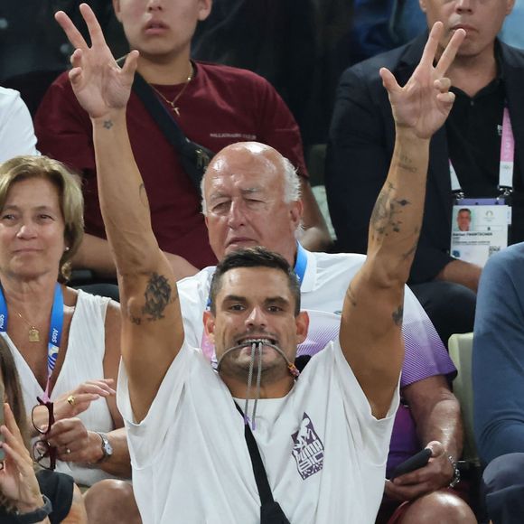 Florent Manaudou - Les célébrités en tribunes pendant l'épreuve de basketball de Demi-Finale opposant la France à l'Allemagne lors des Jeux Olympiques de Paris 2024 (JO) à l'Arena Bercy, à Paris, France, le 8 août 2024. © Jacovides-Perusseau/Bestimage