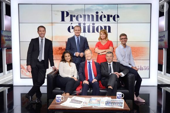 Christophe Person, Christophe Delay, Adeline Francois, Julien Mielcarek, Ashley Chevalier, Christophe Barbier et Nicolas Doze, les presentateurs de la Premiere Edition de BFMTV posent pour une photo de rentree a Paris, France le 25 Aout 2017. Photo par Aurore Marechal/ABACAPRESS.COM