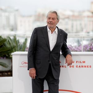 Photocall de la Palme d’or d’honneur à Alain Delon lors du 72ème Festival International du film de Cannes. Le 19 mai 2019 © Jacovides-Moreau / Bestimage