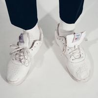 Pour son premier défilé chez Celine, Michael Rider réinvente la basket la plus célèbre des années 1980