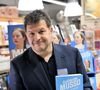 Malgré l'amour de ce premier métier, il s'est finalement mis en disponibilité afin de se consacrer à 100% à la littérature... 

Guillaume Musso dédicace son nouveau livre, Le crime du Paradis, à la librairie La Joie de Lire, à Antibes, sa ville natale, le 3 février 2026. Crédit Bruno Bebert / Bestimage