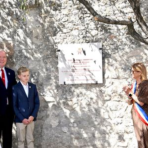 Le prince Albert II de Monaco, la princesse Charlène de Monaco, le prince Jacques de Monaco, marquis des Baux et la princesse Gabriella de Monaco lors de leur visite officielle aux Baux-de-Provence, France, le 5 septembre 2026. © Bruno Bebert/Bestimage