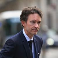 Antoine et Delphine Arnault aux côtés de la famille Gallienne pour l’ultime voyage d’un membre du clan