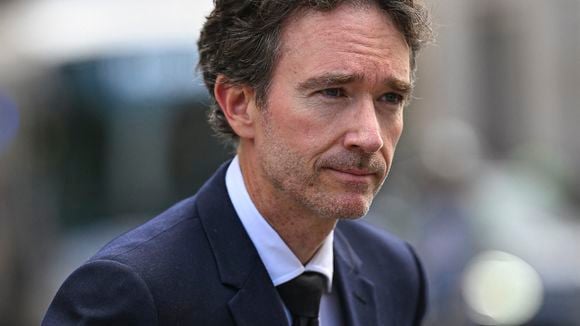 Antoine et Delphine Arnault aux côtés de la famille Gallienne pour l’ultime voyage d’un membre du clan