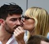 Mais voilà que la comédienne de 40 ans a annoncé lors d'une interview pour nos confrères de "Gala" qu'elle était désormais célibataire. 
Joy Esther et son compagnon Andréa Condorelli dans les tribunes lors des internationaux de tennis de Roland Garros à Paris, France, le 4 juin 2019. © Jean-Baptiste Autissier/Panoramic/Bestimage