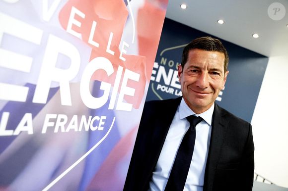 Ce ralliement s'inscrit directement dans la perspective de l'élection présidentielle de 2027.

Exclusif - David Lisnard, candidat à l'élection présidentielle, donne une conférence de presse au siège de son parti Nouvelle Energie pour la France sur le thème de la santé après une visite à l'institut du coeur le 5 mai 2026.
L'actuel maire de Cannes et président de l'AMF (association des maires de France) est venu présenter ses mesures en cas de victoire à l'élection présidentielle.

© Dominique Jacovides / Bestimage