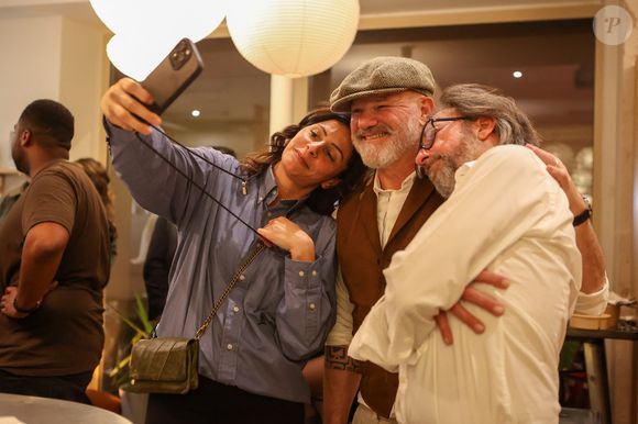 Jamila Bosquet, le chef Philippe Etchebest et Alex Jaffray - Le chef Philippe Etchebest ouvre son restaurant éphémère "Signature" du 9 au 30 octobre au 25 rue Sedaine à Paris dans le 11ème arrondissement le 8 octobre 2025. © Jean-Marc Lhomer/Bestimage