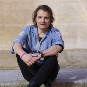 Exclusif - Bénabar en rendez-vous avant le grand concert hommage au poète chanteur Claude Nougaro organisé par la mairie de Toulouse en partenariat avec France Bleu Occitanie et France 3 Occitanie, sur la place du Capitole à Toulouse, France, le 8 septembre 2024. © Frédéric Maligne/Bestimage