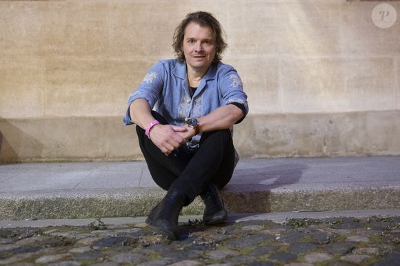Exclusif - Bénabar en rendez-vous avant le grand concert hommage au poète chanteur Claude Nougaro organisé par la mairie de Toulouse en partenariat avec France Bleu Occitanie et France 3 Occitanie, sur la place du Capitole à Toulouse, France, le 8 septembre 2024. © Frédéric Maligne/Bestimage