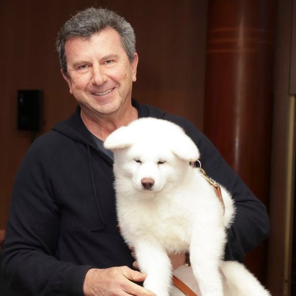 Exclusif -   Pascal Bataille avec son chien lors de la conférence de presse "Défi d'Elles 2024" à Paris le 10 janvier 2024.
© Jack Tribeca / Bestimage