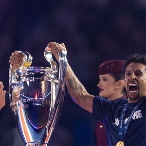 Nasser al-Khelaïfi (président du PSG), Marquinhos - Les joueurs du PSG célèbrent leur titre de Champion d'Europe au Parc Des Princes à Paris, le 1er juin 2025.
© Cyril Moreau/Bestimage