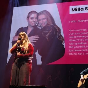 L'actrice Émilie Dequenne est partie il y a près d'un an, laissant derrière elle sa fille unique, Milla.

Exclusif - Milla Savarese ( la fille de Emilie Dequenne) perform en live en hommage a sa Mere disparue - 4ème édition du gala "Tous les talents chantent contre le cancer "à l'Olympia à Paris. © Denis Guignebourg/Bestimage
