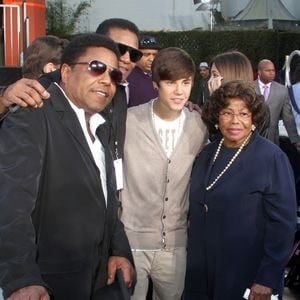 Tito Jackson, Marlon Jackson, Justin Bieber, Katherine Jackson à Los Angeles en janvier 2012.