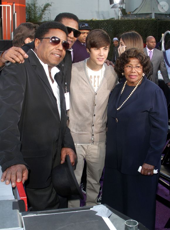 Tito Jackson, Marlon Jackson, Justin Bieber, Katherine Jackson à Los Angeles en janvier 2012.