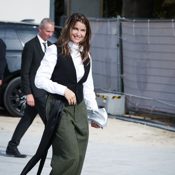 Elle utilise désormais Instagram uniquement pour ses projets professionnels.

Laetitia Casta assiste au défilé Christian Dior Femme Printemps/Été 2026 dans le cadre de la Fashion Week de Paris, le 1er octobre 2025 à Paris, en France. © Lucia Sabatelli / Bestimage