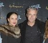 Le travail lui prenait beaucoup de temps
David Brécourt avec ses filles Esther et Salome et une amie - 100ème du spectacle "Mugler Follies" au Théâtre le Comédia à Paris le 26 mai 2014.