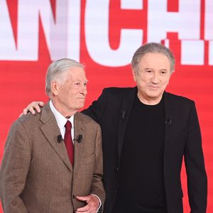 Exclusif - Alain Duhamel et Michel Drucker lors de l'enregistrement de l'émission Vivement dimanche au studio Rive gauche, présentée par M.Drucker, diffusée sur France 3 le 14 juin 2026, à Paris, France, le 5 mai 2026. © Guillaume Gaffiot/Bestimage