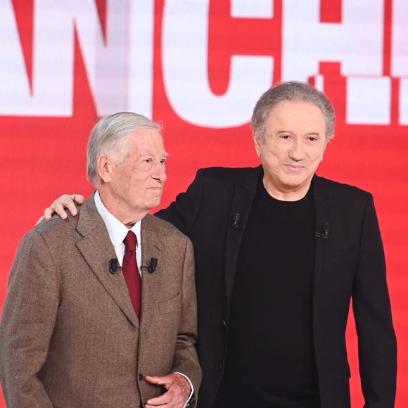 Exclusif - Alain Duhamel et Michel Drucker lors de l'enregistrement de l'émission Vivement dimanche au studio Rive gauche, présentée par M.Drucker, diffusée sur France 3 le 14 juin 2026, à Paris, France, le 5 mai 2026. © Guillaume Gaffiot/Bestimage