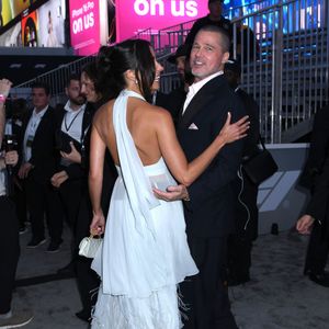 Brad Pitt et Ines de Ramon assistent à la première mondiale du film Apple Original Films 'F1 : The Movie' à Times Square à New York. Le 16 juin 2025. © Photo Image Press via ZUMA Press Wire