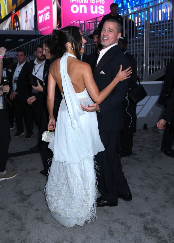 Brad Pitt et Ines de Ramon assistent à la première mondiale du film Apple Original Films 'F1 : The Movie' à Times Square à New York. Le 16 juin 2025. © Photo Image Press via ZUMA Press Wire