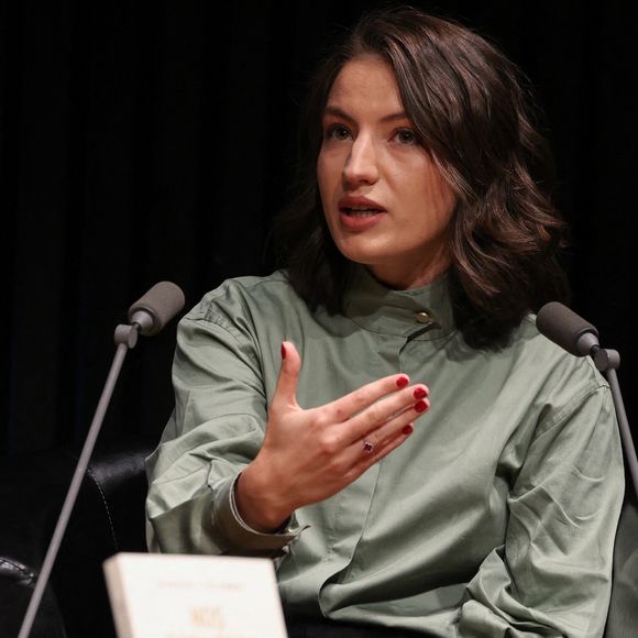 Exclusif - La philosophe et petite-fille de l'acteur Michel Galabru, Sophie Galabru présente son livre "Nos dernières fois" - Allary Editions, à la Station Ausone-Librairie Mollat à Bordeaux, le 14 mars 2025. © Jean-Marc Lhomer/Bestimage