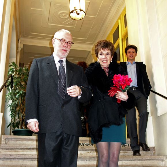 Exclusif - Catherine Laborde et son mari Thomas Stern - Catherine Laborde a epouse son compagnon de longue date Thomas Stern, publicitaire, samedi 9 novembre 2013 a la mairie du 2e arrondissement de Paris, en presence de ses amis les plus proches.