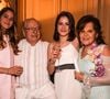 Le futur acquéreur est une famille anonyme désirant s'installer au vert tout en restant près de Paris.

Exclusif - Jean-Marie Le Pen avec ses petites-filles Mathilde Chauffroy et Jehanne Chauffroy, les filles de Marine Le Pen et sa femme Jany Le Pen - Jean-Marie Le Pen fête ses 88 ans au manoir de Montretout avec sa famille et de nombreux amis à Saint-Cloud le 25 juin 2016.