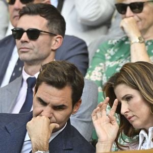 Roger Federer et sa femme Mirka assistent au tournoi de tennis de Wimbledon le 7 juillet 2025. © Chryslene Caillaud / PsnewZ / Bestimage