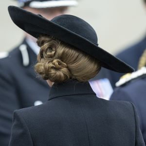 Kate Middleton lors de la cérémonie du souvenir organisée par la Royal British Legion au National Memorial Arboretum dans le Staffordshire le 11 novembre 2025. 

Photo : Goff  / Bestimage