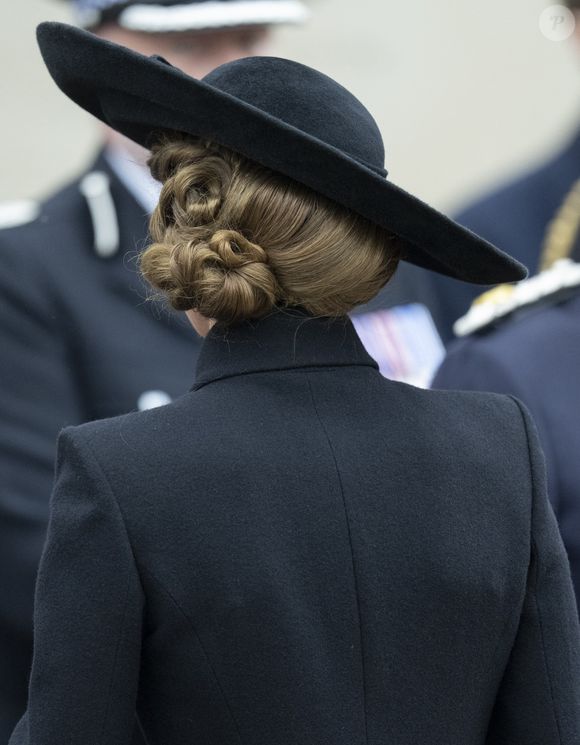Kate Middleton lors de la cérémonie du souvenir organisée par la Royal British Legion au National Memorial Arboretum dans le Staffordshire le 11 novembre 2025. 

Photo : Goff  / Bestimage