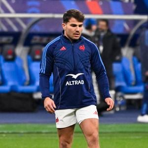 Le rugbyman a décidé de se faire construire une maison en Gironde

Antoine Dupont avant le match entre la France et l'Argentine au Stade de France le 22 novembre 2024 à Saint Denis, France. ( Photo by Bestimage )