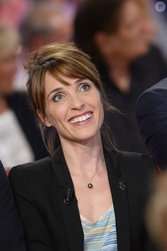 De son côté, Alix Poisson l'a évoqué avec tendresse dans les colonnes de Gala, édition du 6 novembre. "Nous avons une admiration réciproque très forte et nous partageons l'envie de faire des fictions qui portent la voix de ceux qu'on n'entend pas". 

Alix Poisson - Enregistrement de l'émission "Vivement Dimanche" à Paris le 27 mai 2015 et qui sera diffusée le 21 juin 2015. Invité principal Michèle Torr
