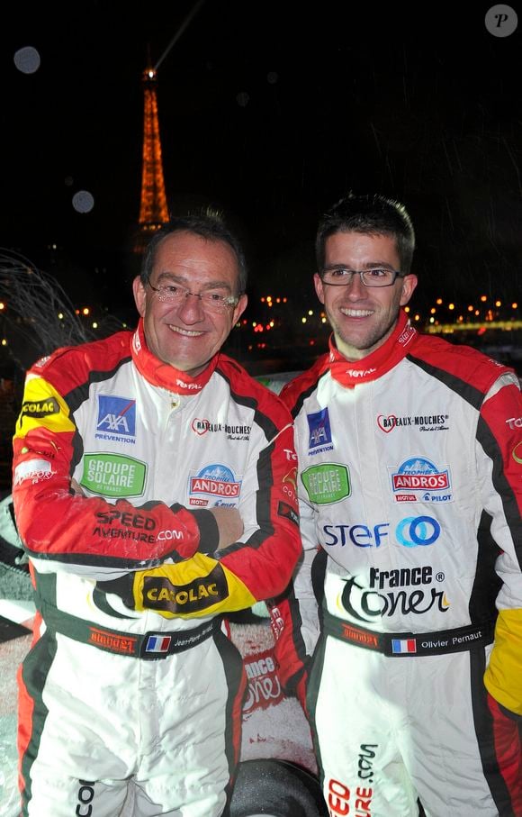 Presentation de la nouvelle voiture de Jean-Pierre et Olivier Pernaut pour le trophee Andros sur le pont de l'Alma a Paris le 4 Decembre 2012.