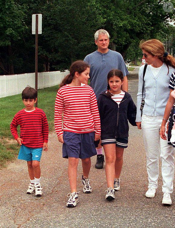 Le week-end du 4 juillet des Kennedy 1998. Ed Schlossberg et Caroline Kennedy et leurs enfants, Jack, Rose et Tatiana. Photo par © Laura Cavanaugh/ZUMA Press Wire/ABACAPRESS.COM