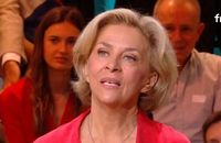 Corinne Touzet raconte ce qu'elle a vécu après l'arrêt de la série "Une femme d'honneur" dans "Quelle époque !" sur France 2.