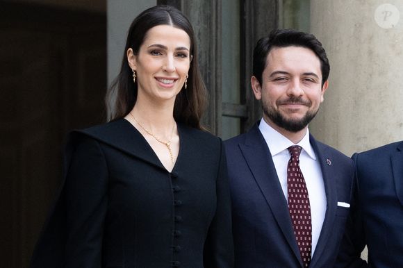 La princesse du Royaume de Jordanie Rajwa Al Hussein et le prince héritier du Royaume de Jordanie Hussein Bin Abdullah posent à leur arrivée avant une réunion au Palais de l'Elysée à Paris le 8 octobre 2025. ©   Raphael Lafargue/ABACAPRESS.COM