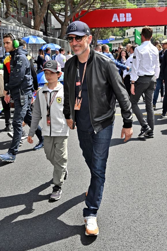 Son papa est l'humoriste Gad Elmaleh

Gad Elmaleh et son fils Raphaël durant le 6eme Monaco E-Prix à Monaco, le 6 mai 2023. © Bruno Bebert/Bestimage