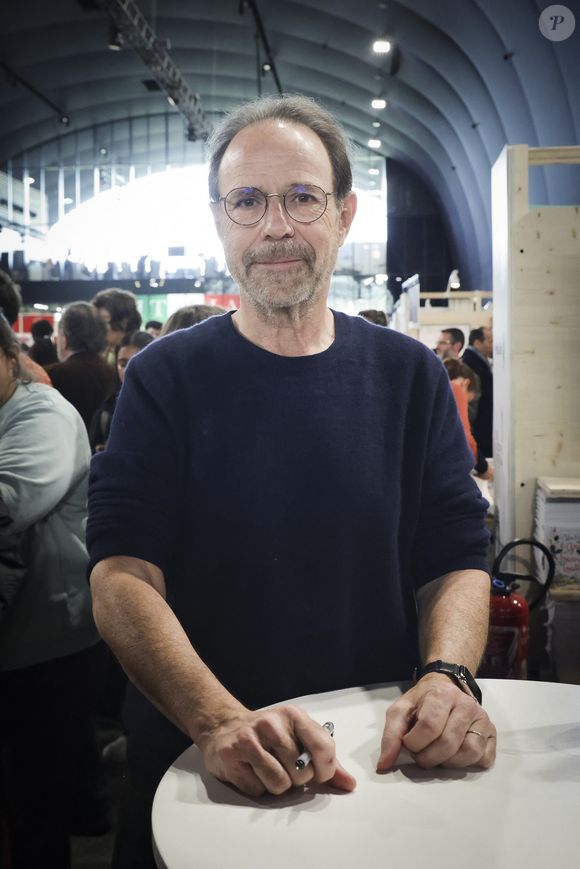 Une absence qui pourrait s’expliquer par la parution en fin d’année de son dernier roman

Marc Levy - Festival du Livre de Paris 2023 au Grand Palais Éphémère - Paris le 22/04/2023 - © Jack Tribeca / Bestimage
