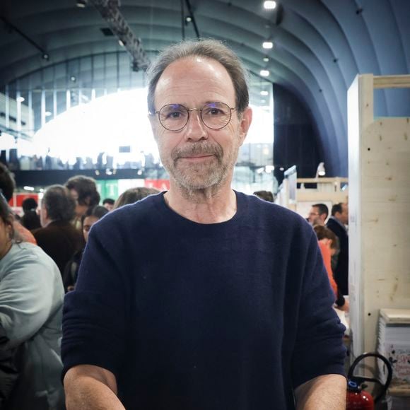 Une absence qui pourrait s’expliquer par la parution en fin d’année de son dernier roman

Marc Levy - Festival du Livre de Paris 2023 au Grand Palais Éphémère - Paris le 22/04/2023 - © Jack Tribeca / Bestimage