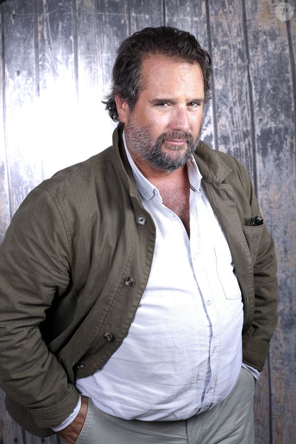 Exclusif - Portrait de l'humoriste Chicandier (Laurent Regairaz ou Jason Chicandier) lors de l'enregistrement de l'émission "Chez Jordan de Luxe" à Paris. Le 26 août 2024
© Cédric Perrin / Bestimage